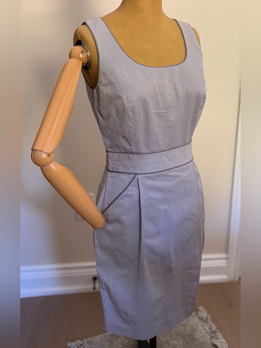 CLUB MONACO Sleeveless Light Gray Midi Sheath Dress (US 4)